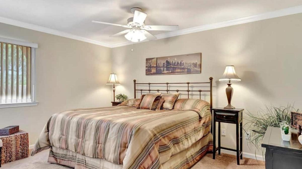 Poolside 2 Bdrm Condo Prime Scottsdale Location - Property Image 9