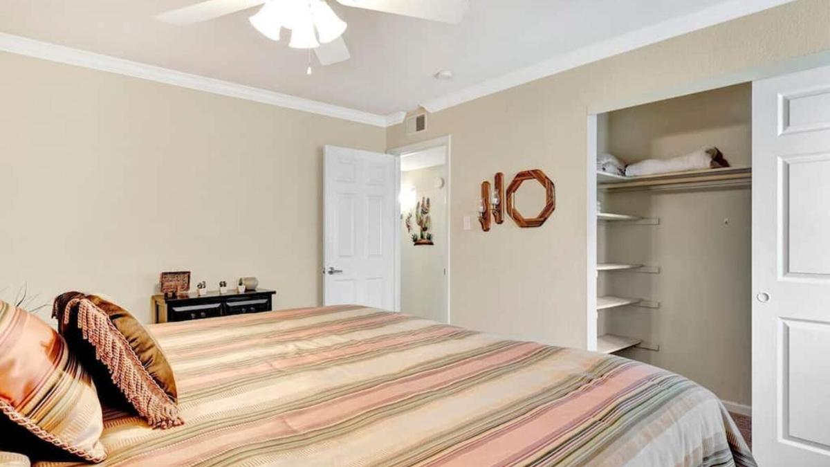 Poolside 2 Bdrm Condo Prime Scottsdale Location - Property Image 8
