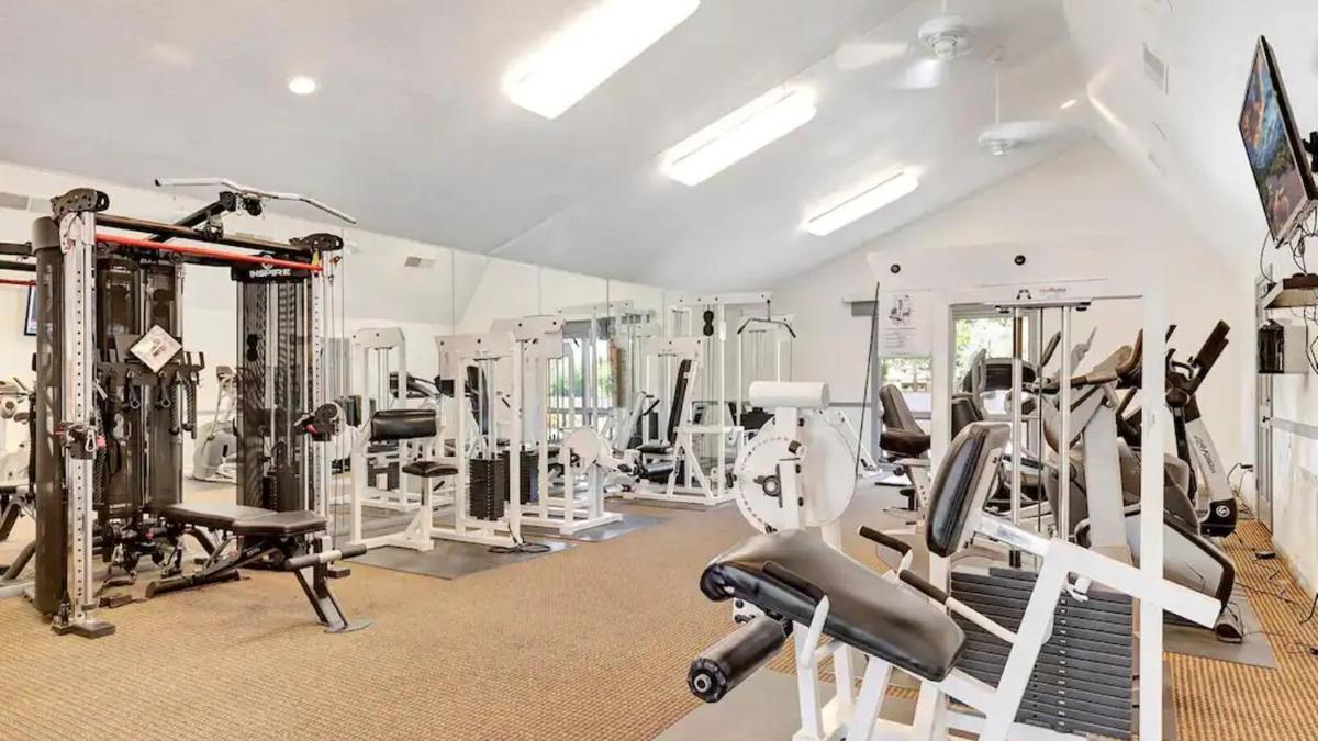 Poolside 2 Bdrm Condo Prime Scottsdale Location - Property Image 3