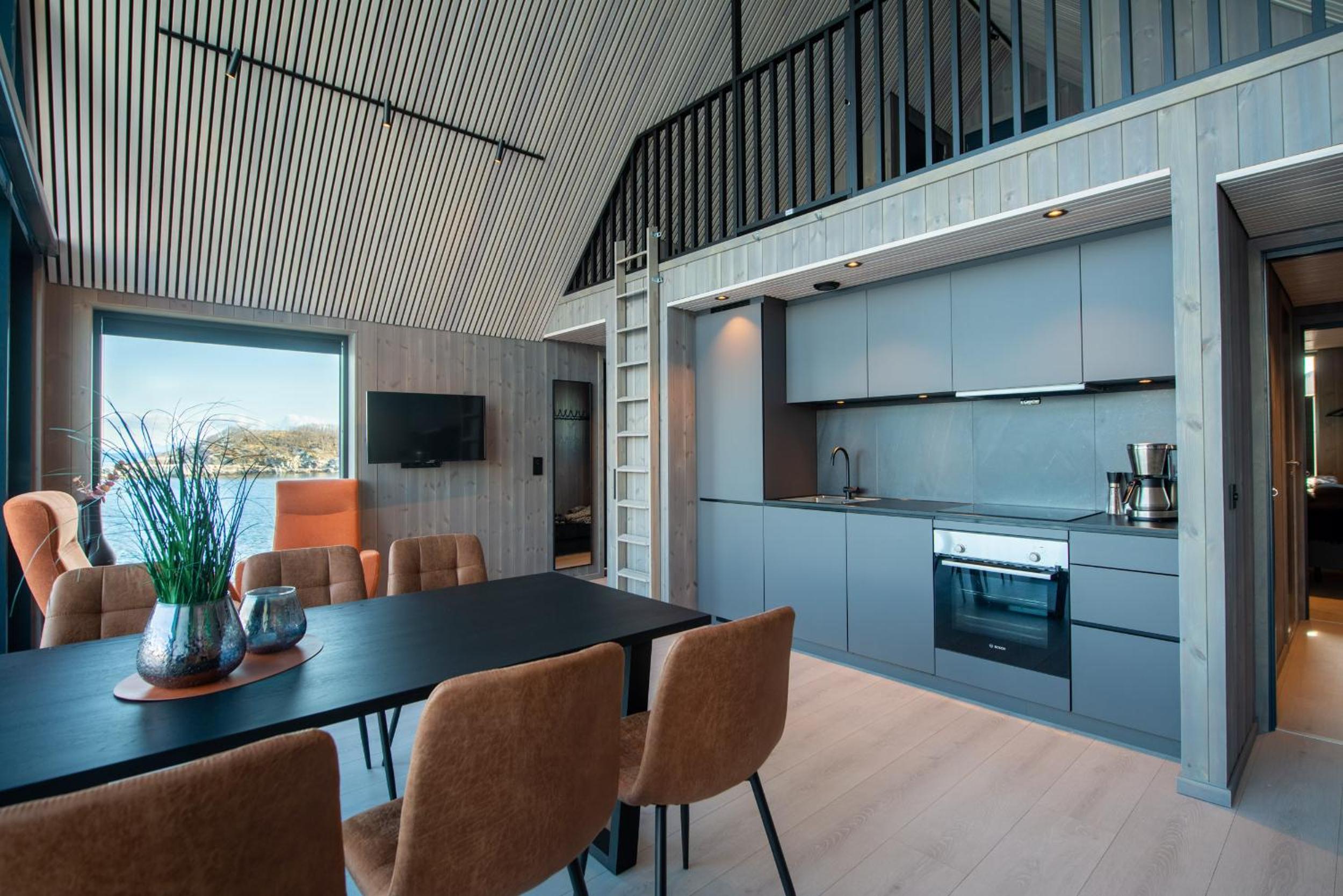 CornerView Apartment Henningsvær