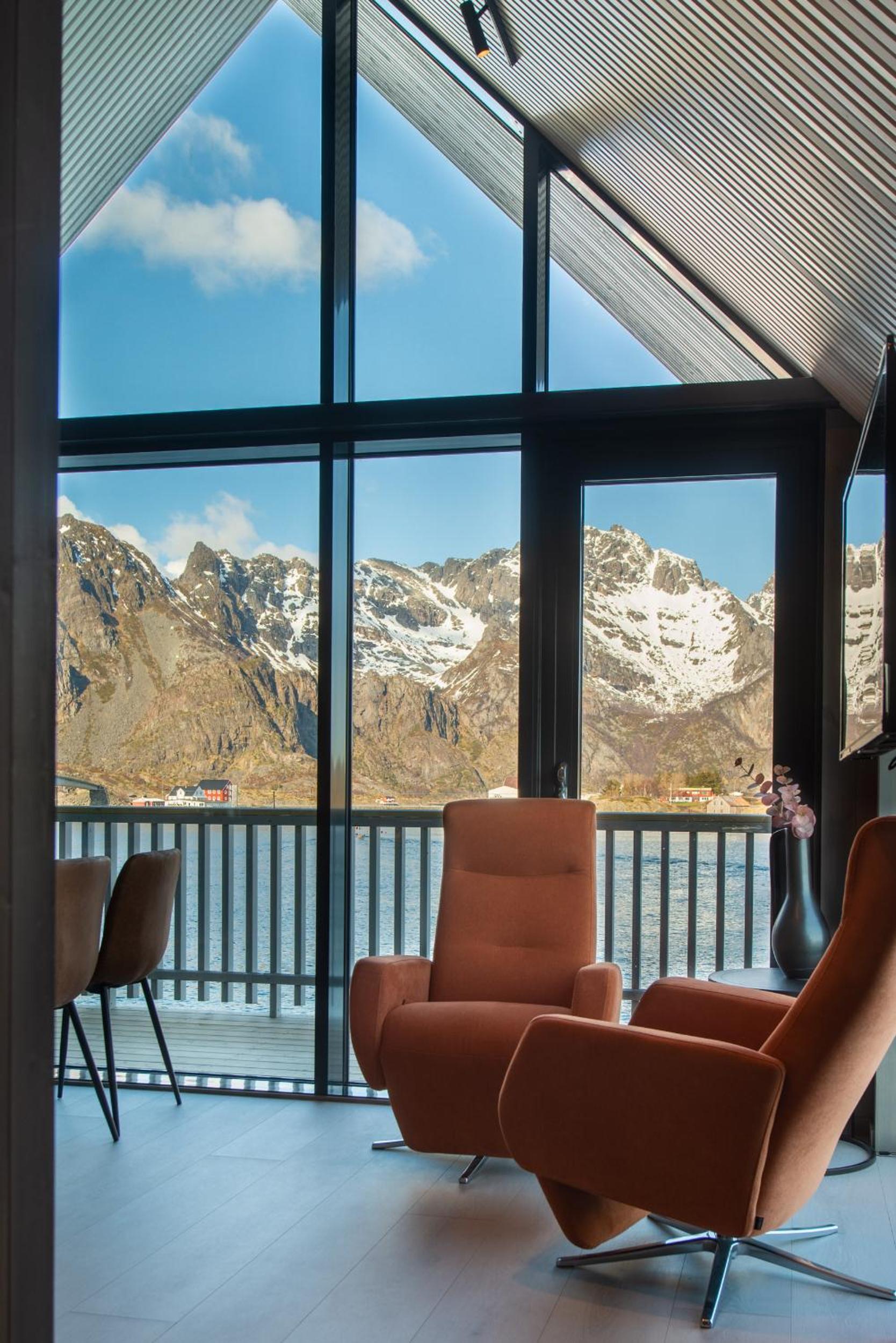 CornerView Apartment Henningsvær