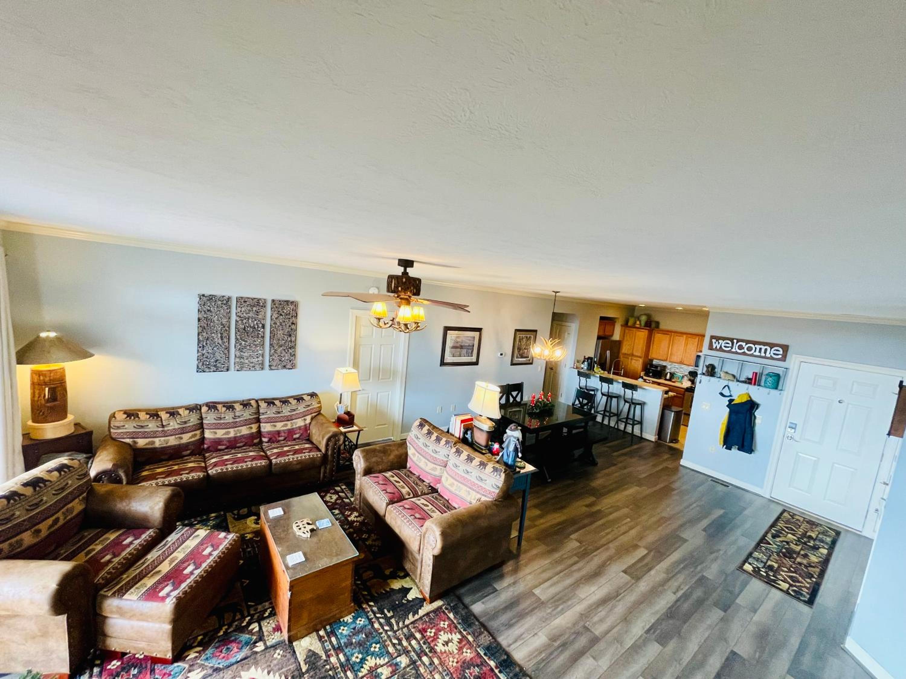 Sugar Mountain Cabin, 2bd2bth, Steps to Slopes! view 2