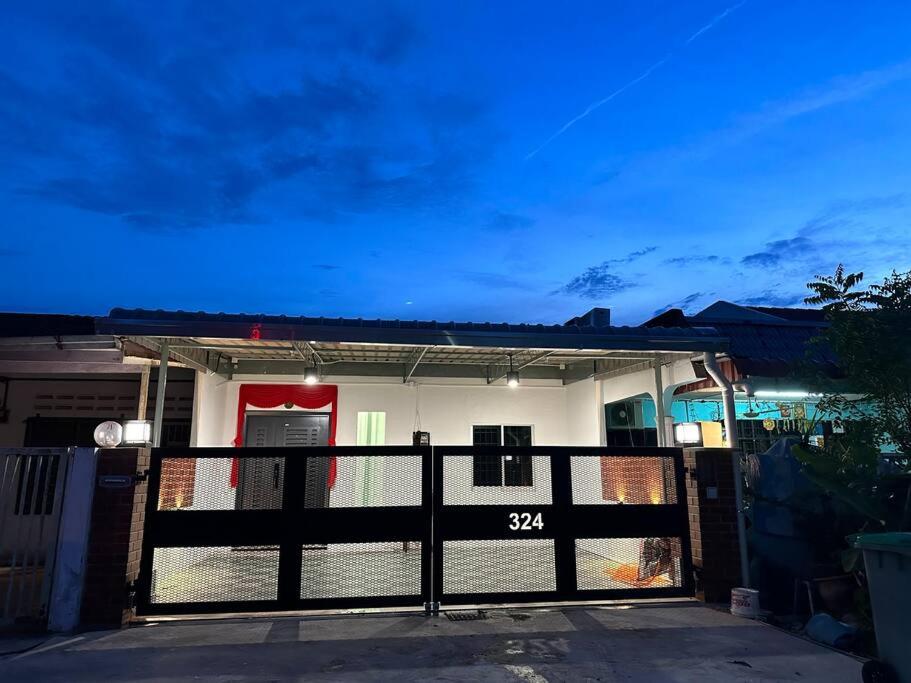 Whole House HomeStay Alor Setar Derga Jaya 10 mins to Aman Central photo 6