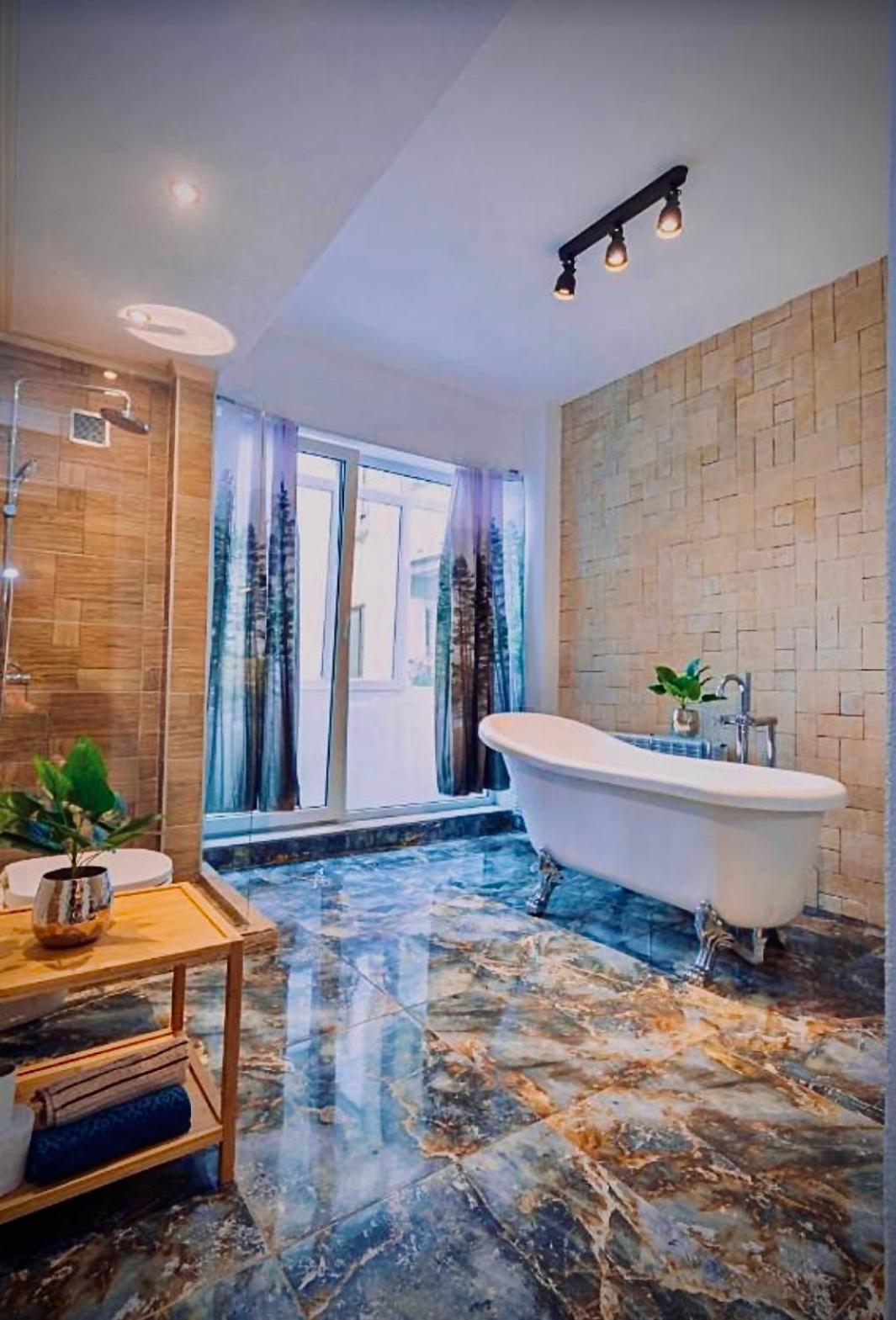 Art Luxury Apartment - central, metro to airport