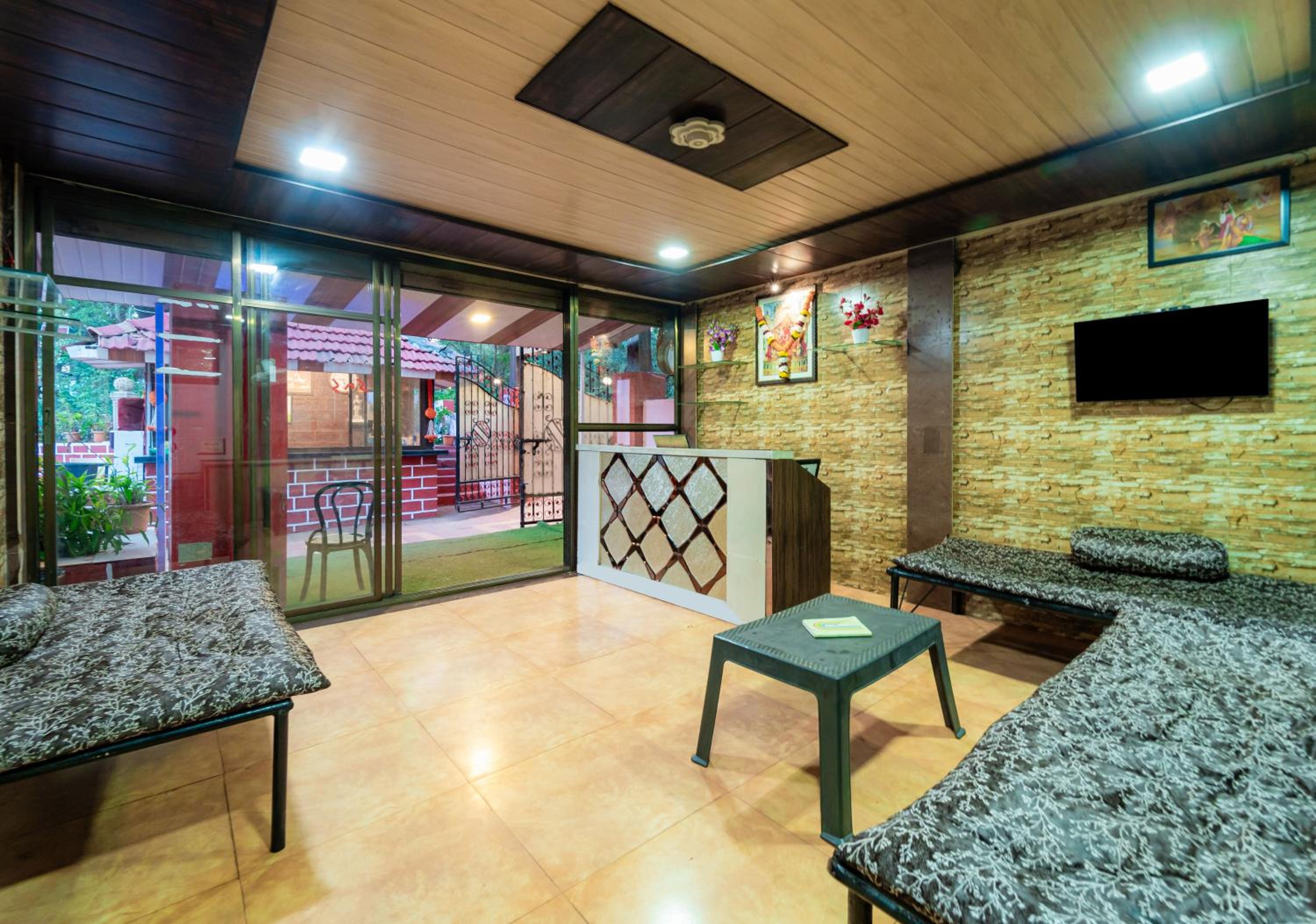 Lobby & Reception