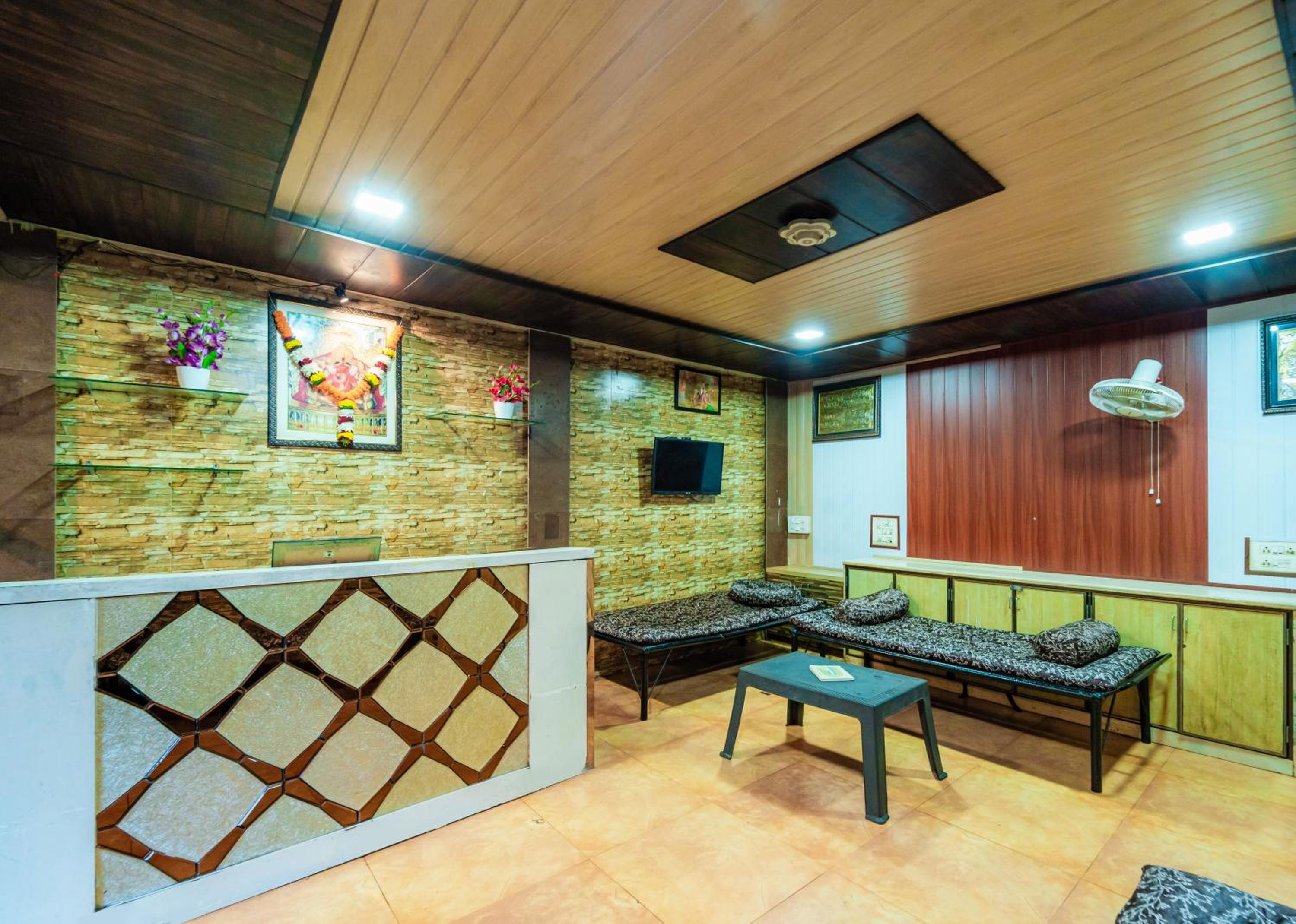 Lobby & Reception