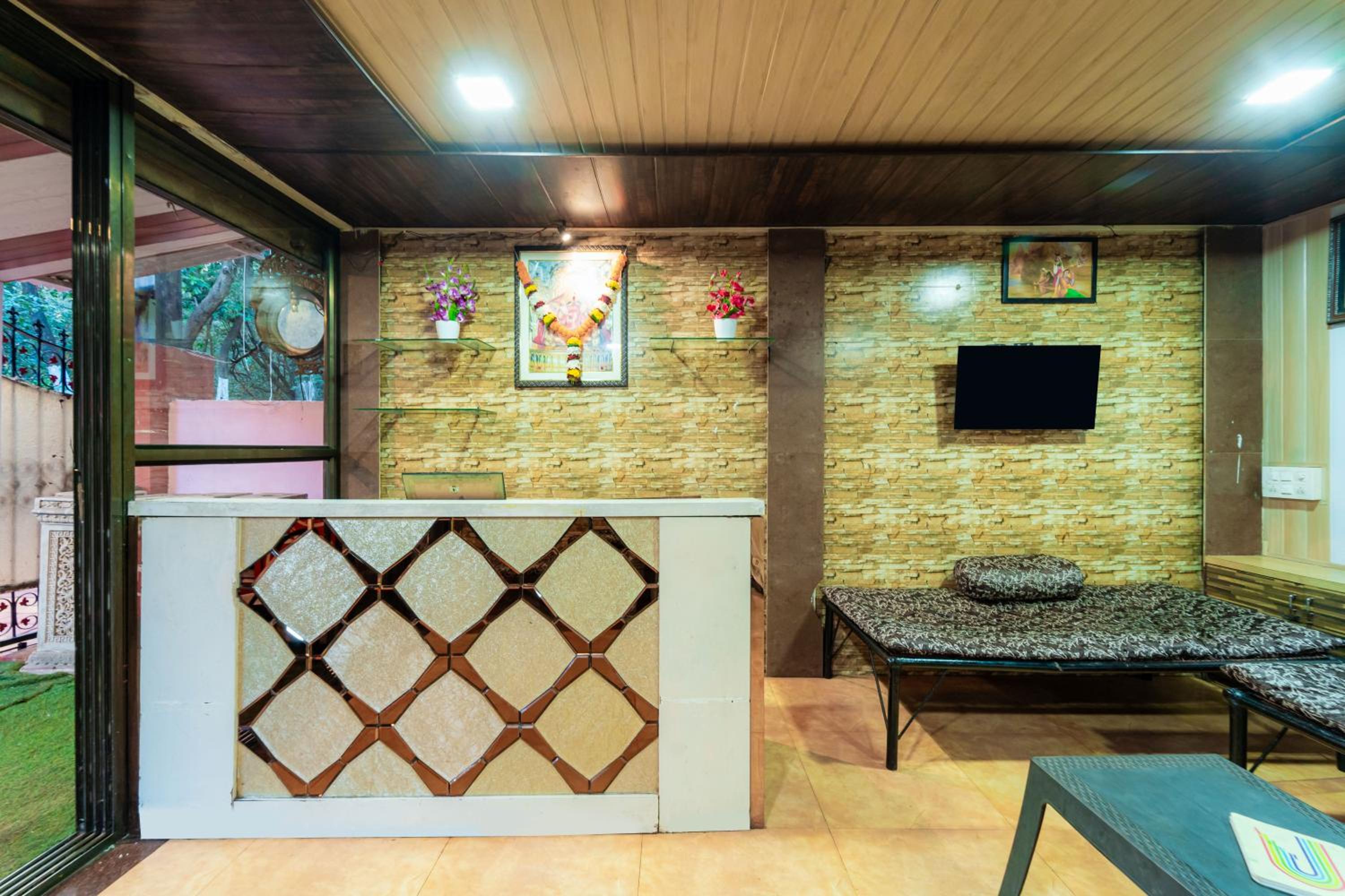 Lobby & Reception