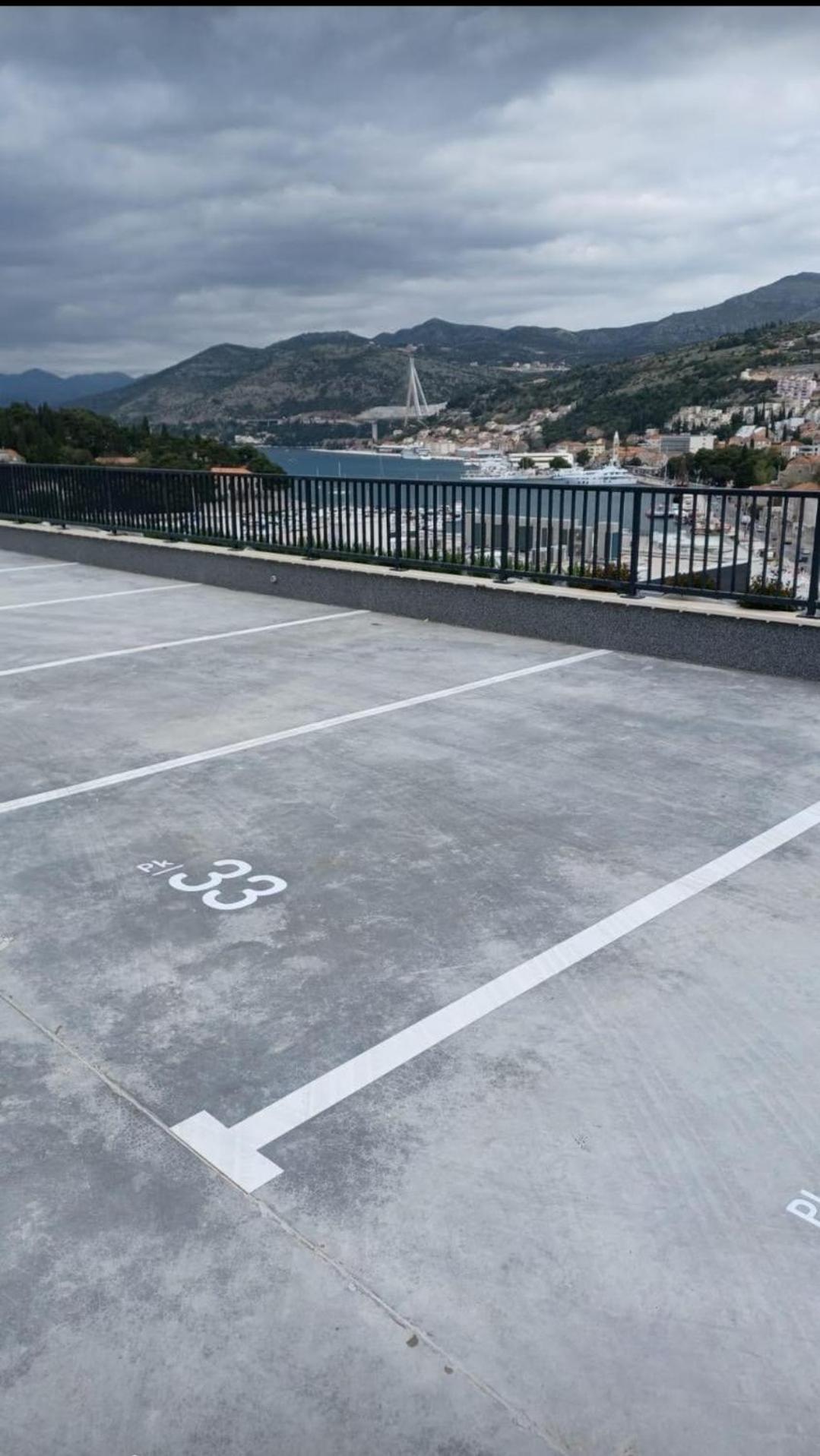 Lupo Gravosa FREE PARKING