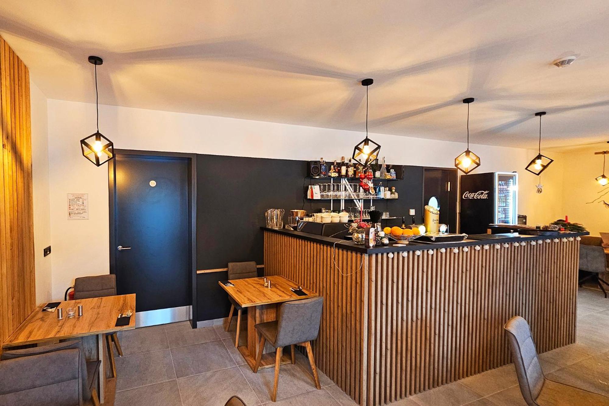 ENJOYHARRACHOV - Atraktivní slunný klimatizovaný apartmán 14 v centru se saunou, parkováním, Wifi-WLAN, SAT, herní konzolí, PC s win 10, Netflix zdarma a m