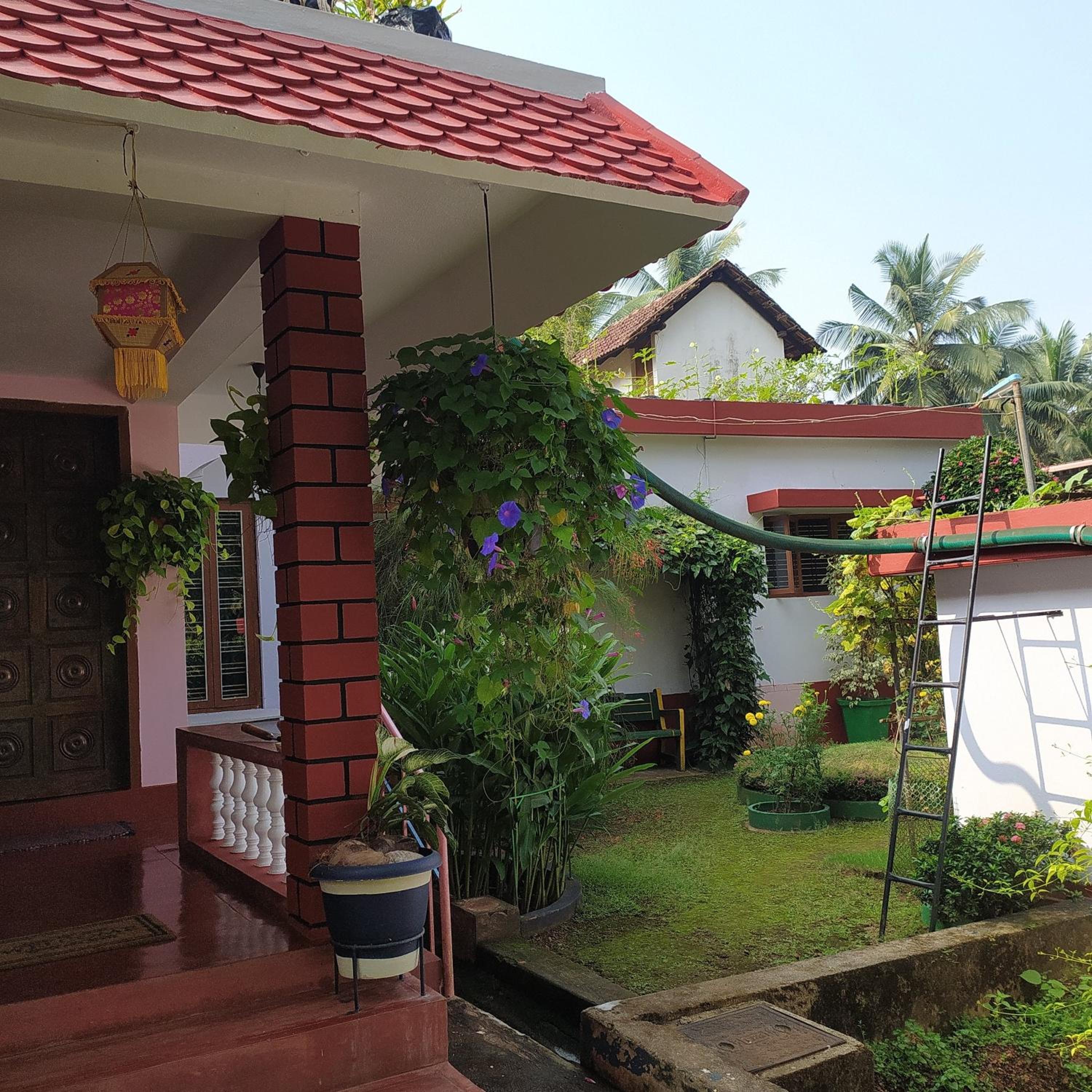 Runnin Airport - Homestay view 3