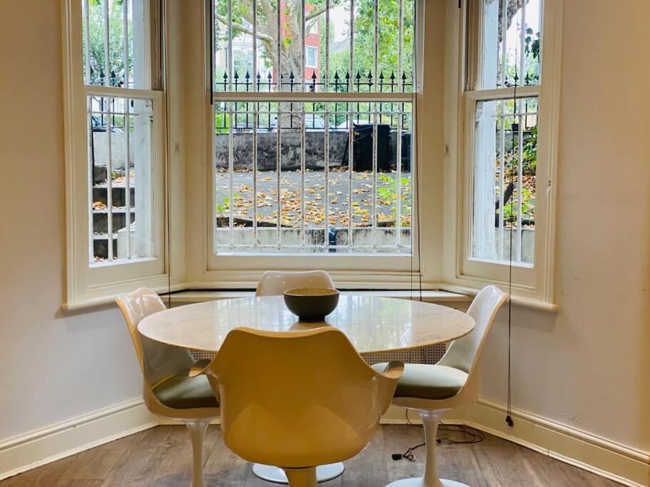 Beautiful 2 bed/ 2 bath Notting Hill Garden Flat