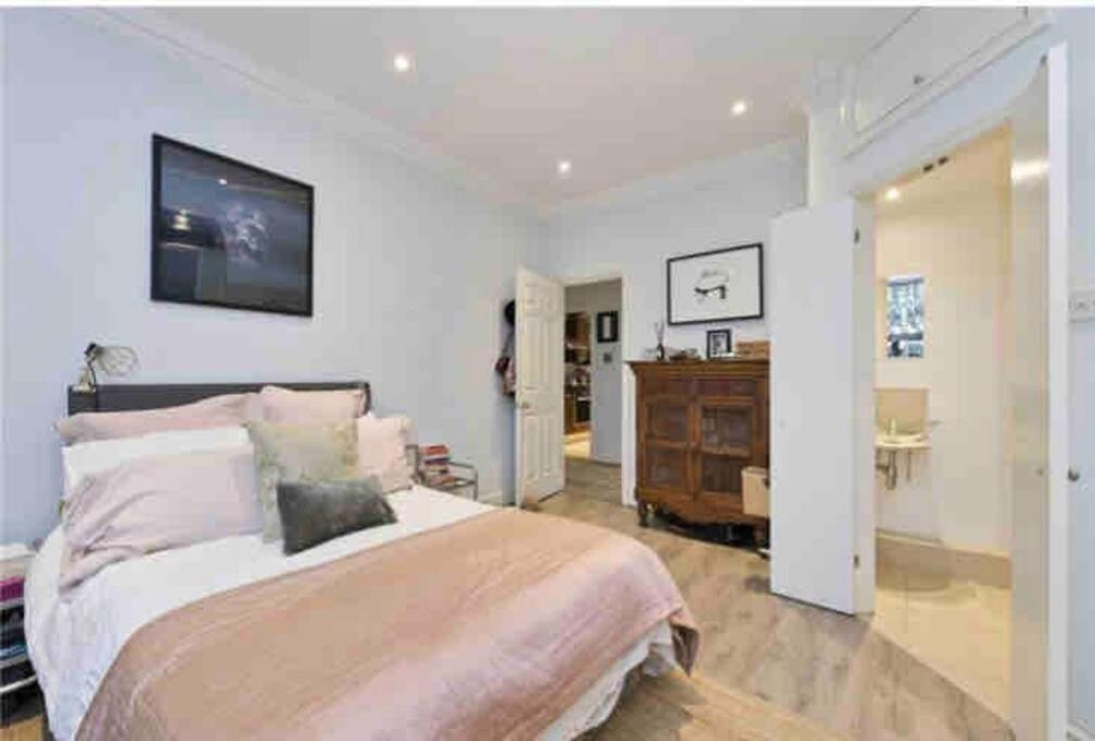 Beautiful 2 bed/ 2 bath Notting Hill Garden Flat