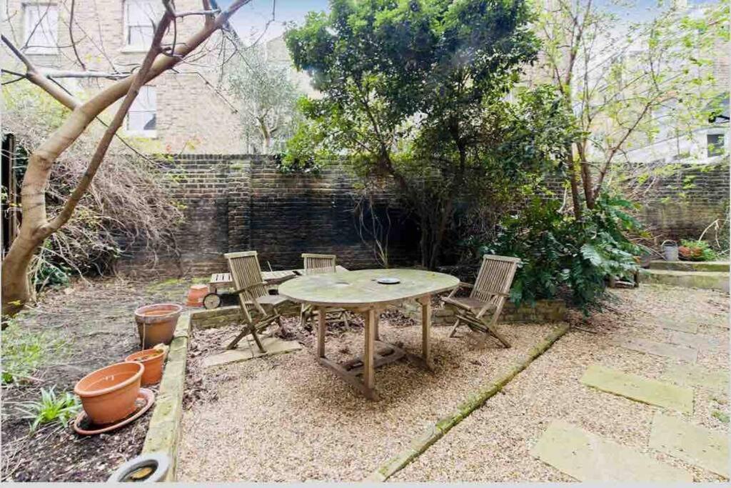 Beautiful 2 bed/ 2 bath Notting Hill Garden Flat