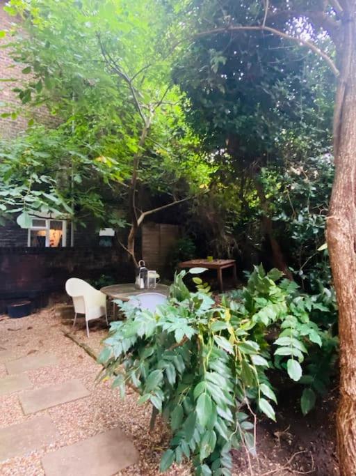 Beautiful 2 bed/ 2 bath Notting Hill Garden Flat