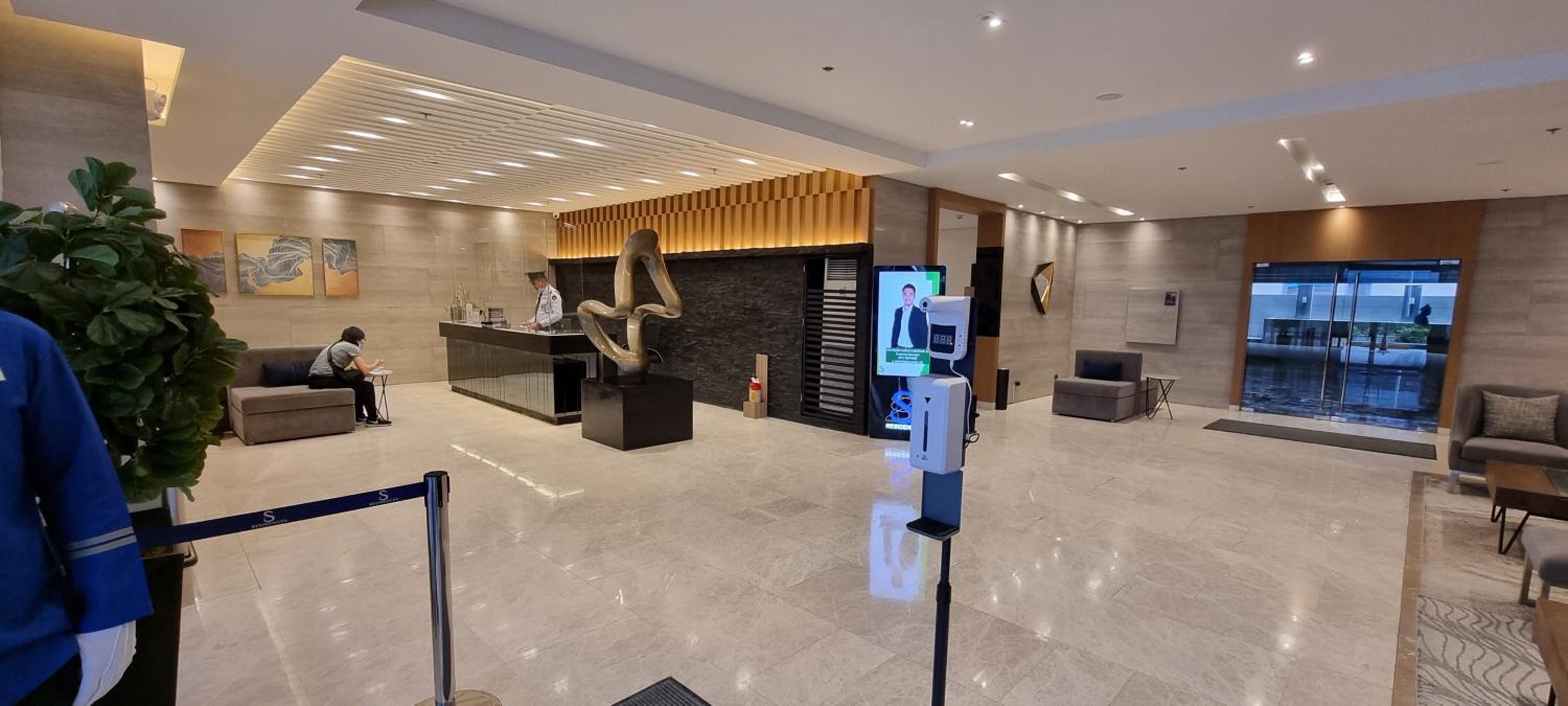 Premier Luxury Suite near SM Mall of Asia Arena & DFA with Free Parking view 5