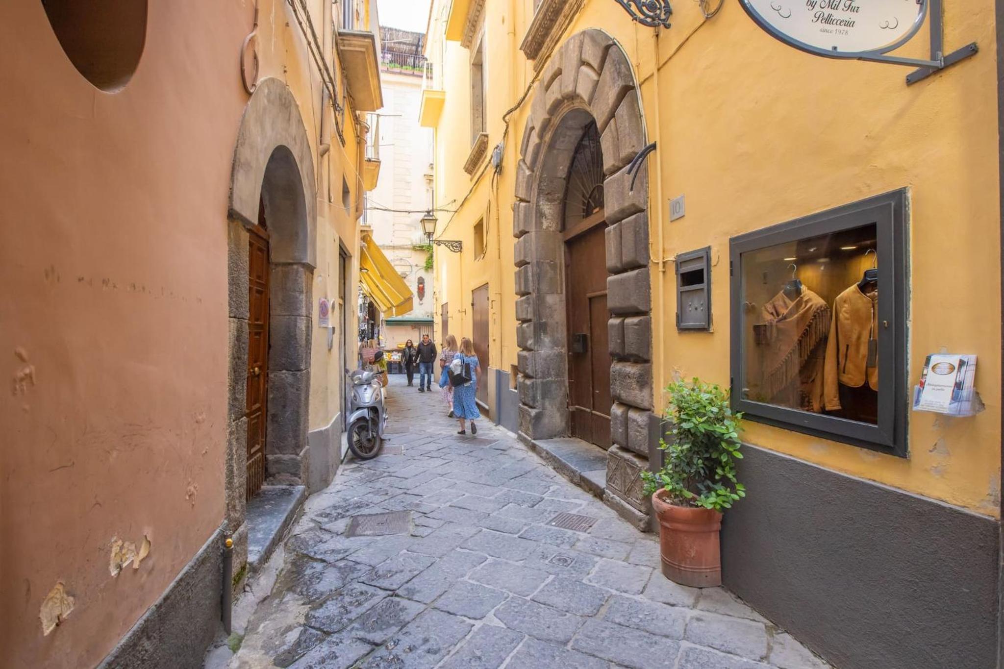 Cosy house under the Arches in Sorrento Old Town view 3