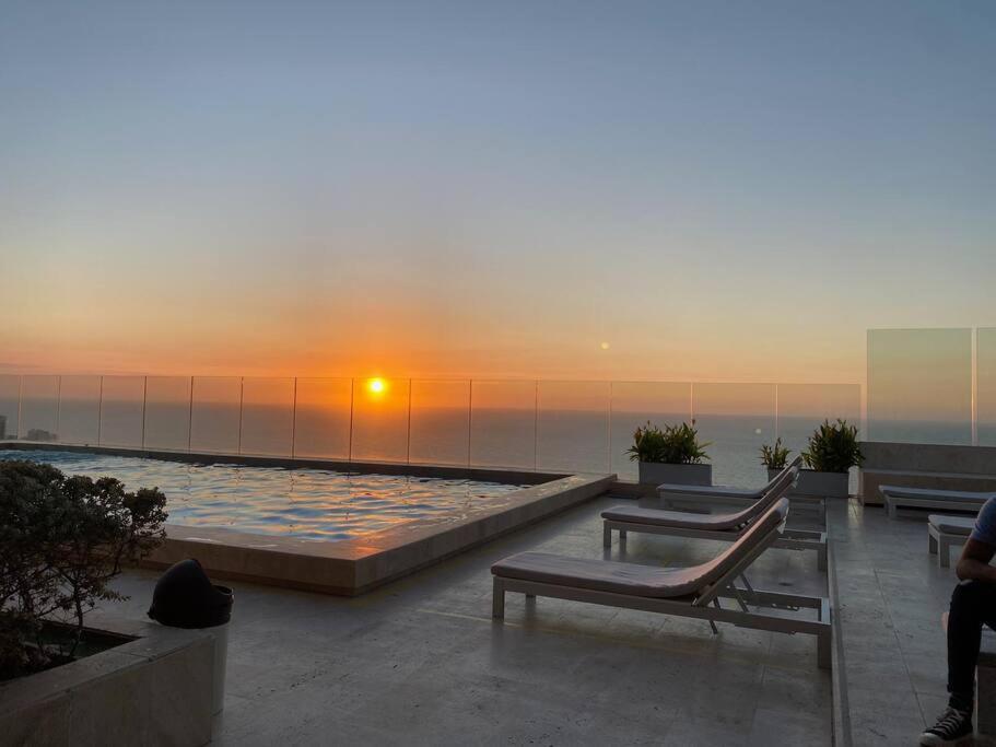Luxury apartment on 28th floor - Seaview