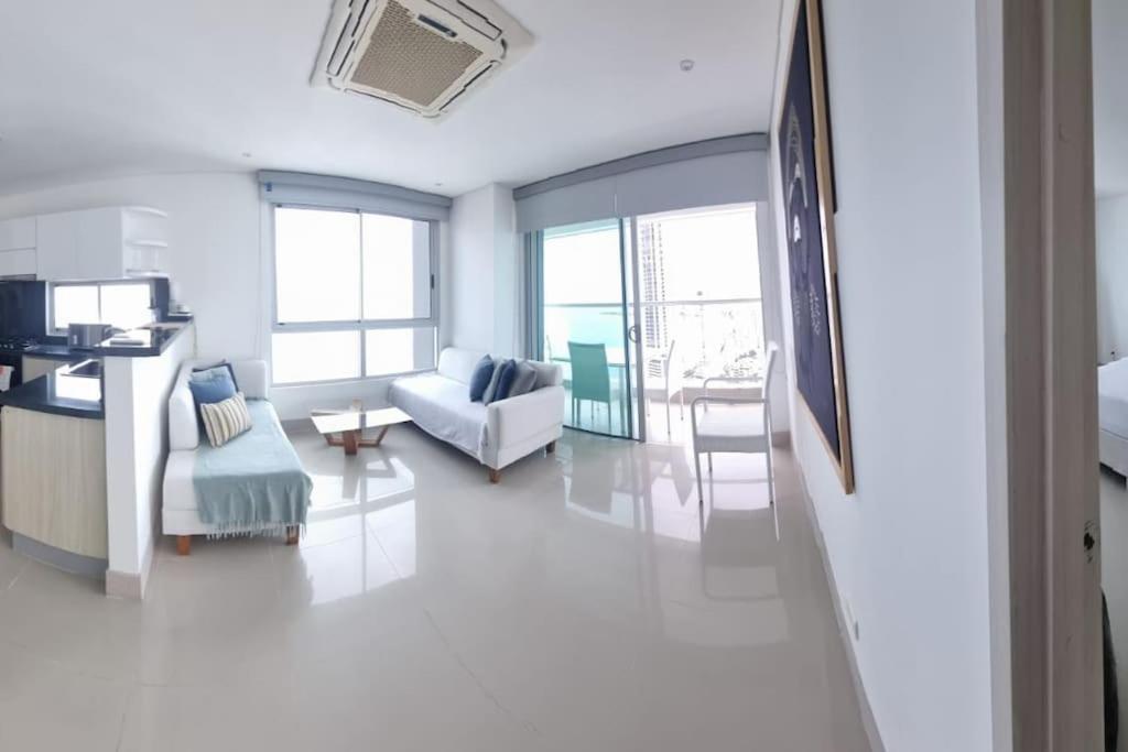 Luxury apartment on 28th floor - Seaview