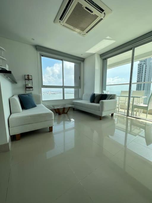 Luxury apartment on 28th floor - Seaview