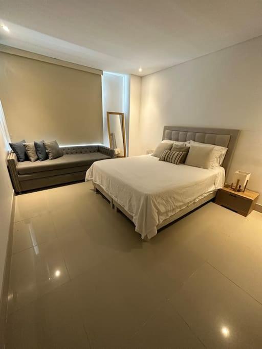 Luxury apartment on 28th floor - Seaview