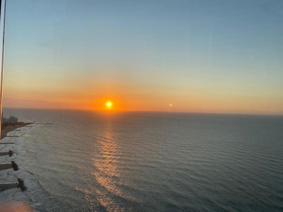 Luxury apartment on 28th floor - Seaview