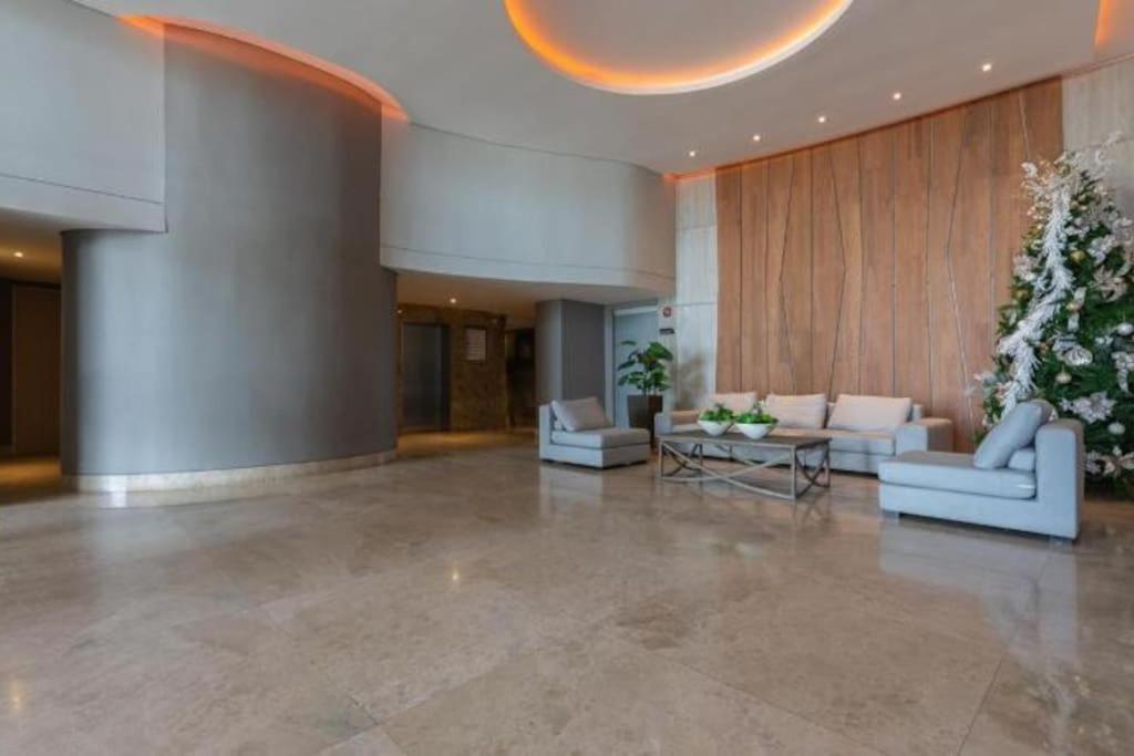 Luxury apartment on 28th floor - Seaview