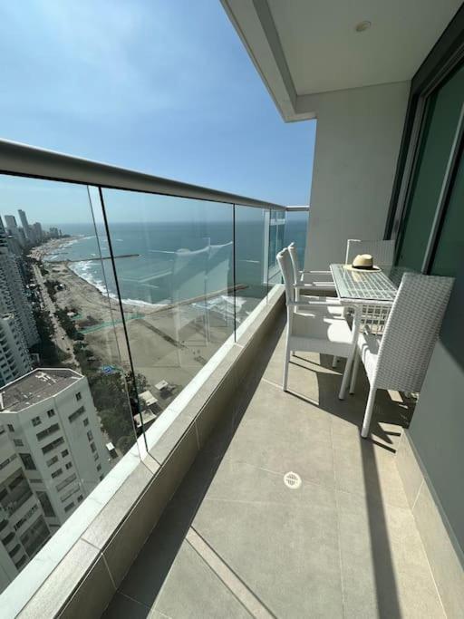 Luxury apartment on 28th floor - Seaview