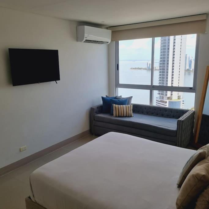 Luxury apartment on 28th floor - Seaview