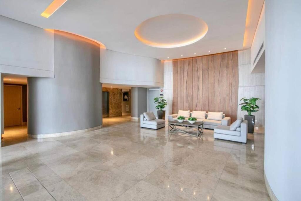 Luxury apartment on 28th floor - Seaview