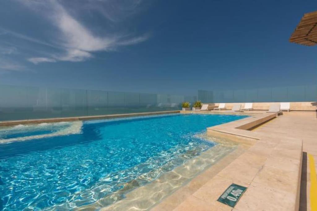 Luxury apartment on 28th floor - Seaview