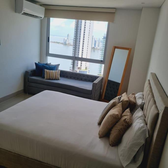 Luxury apartment on 28th floor - Seaview