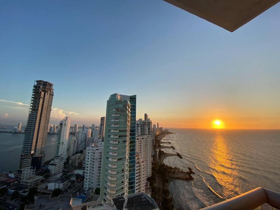 Luxury apartment on 28th floor - Seaview