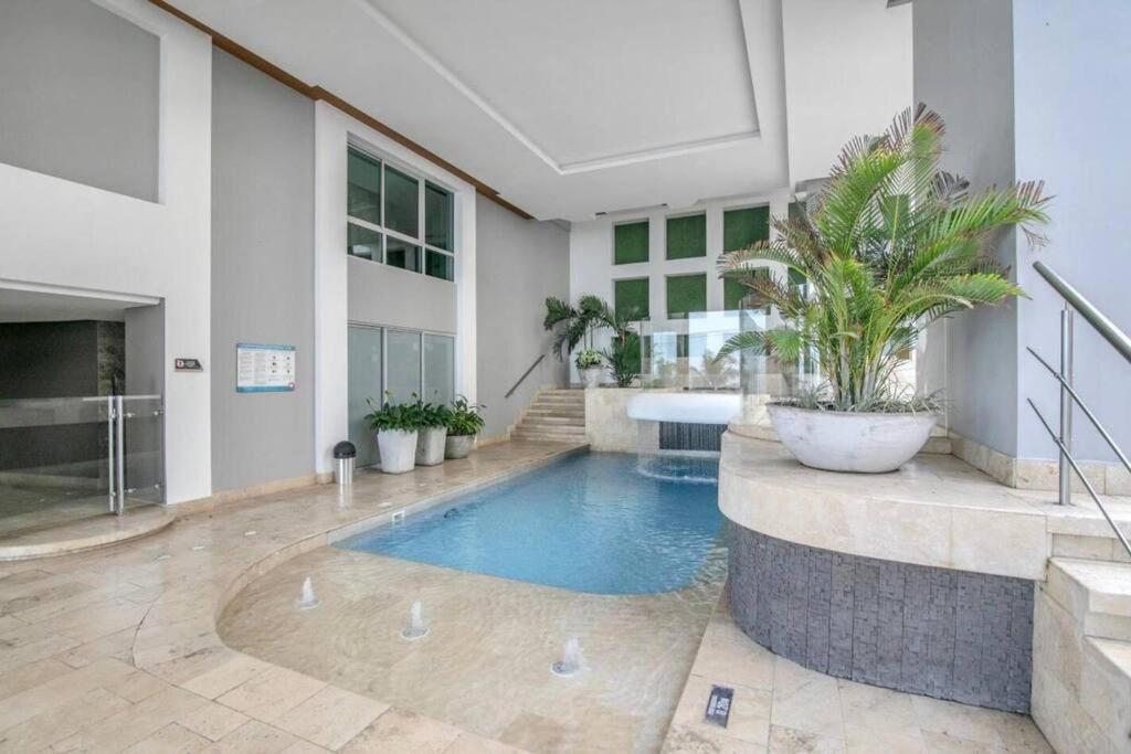 Luxury apartment on 28th floor - Seaview