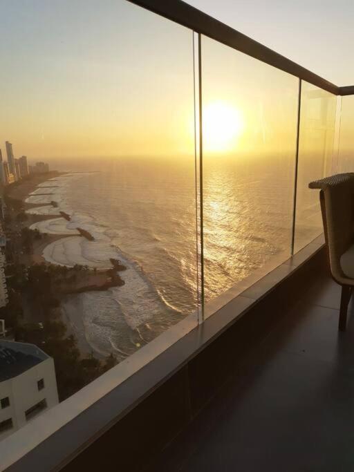 Luxury apartment on 28th floor - Seaview