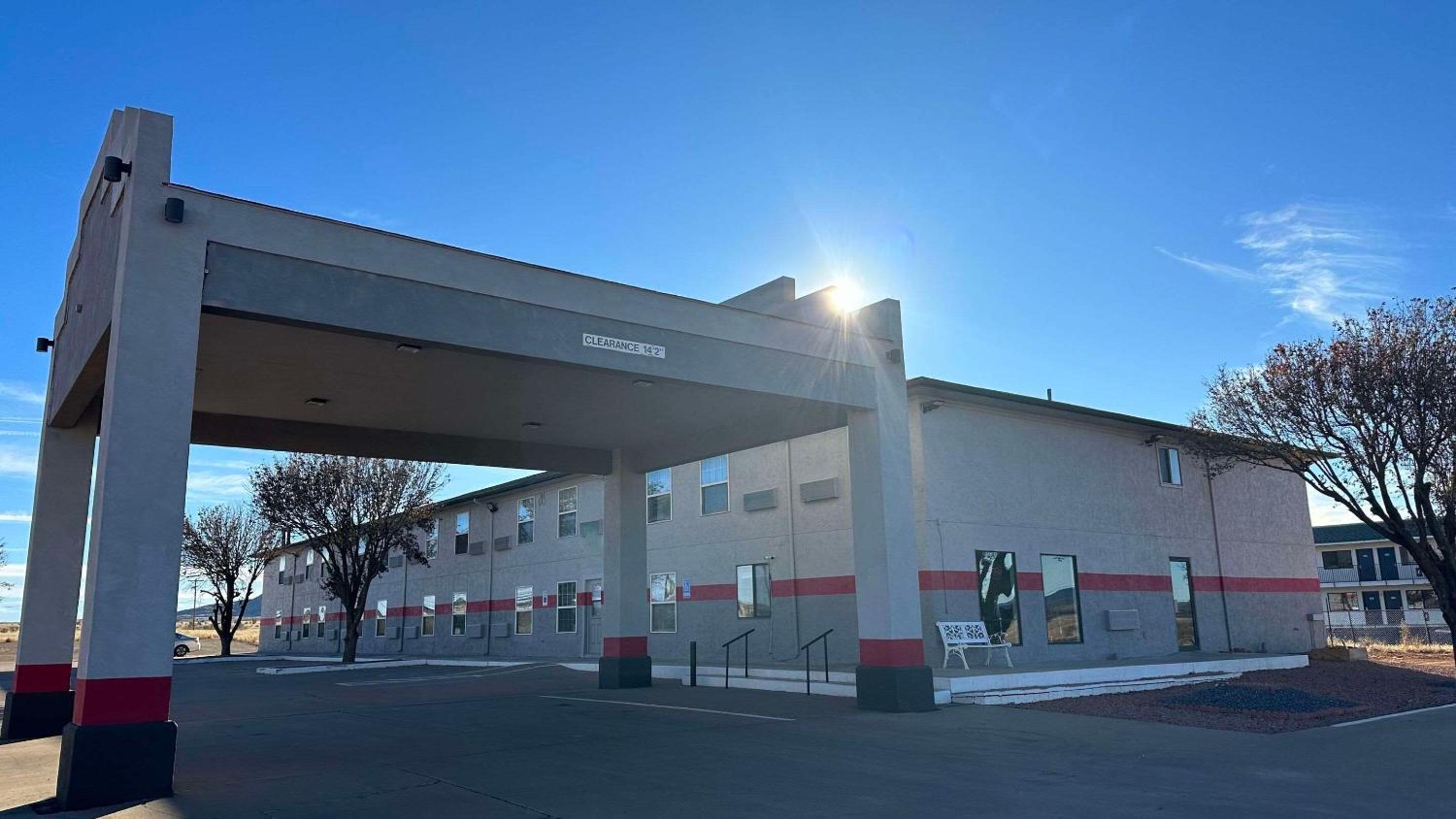 Tucumcari Vacations - Econo Lodge Tucumcari Route 66 - Property Image 1