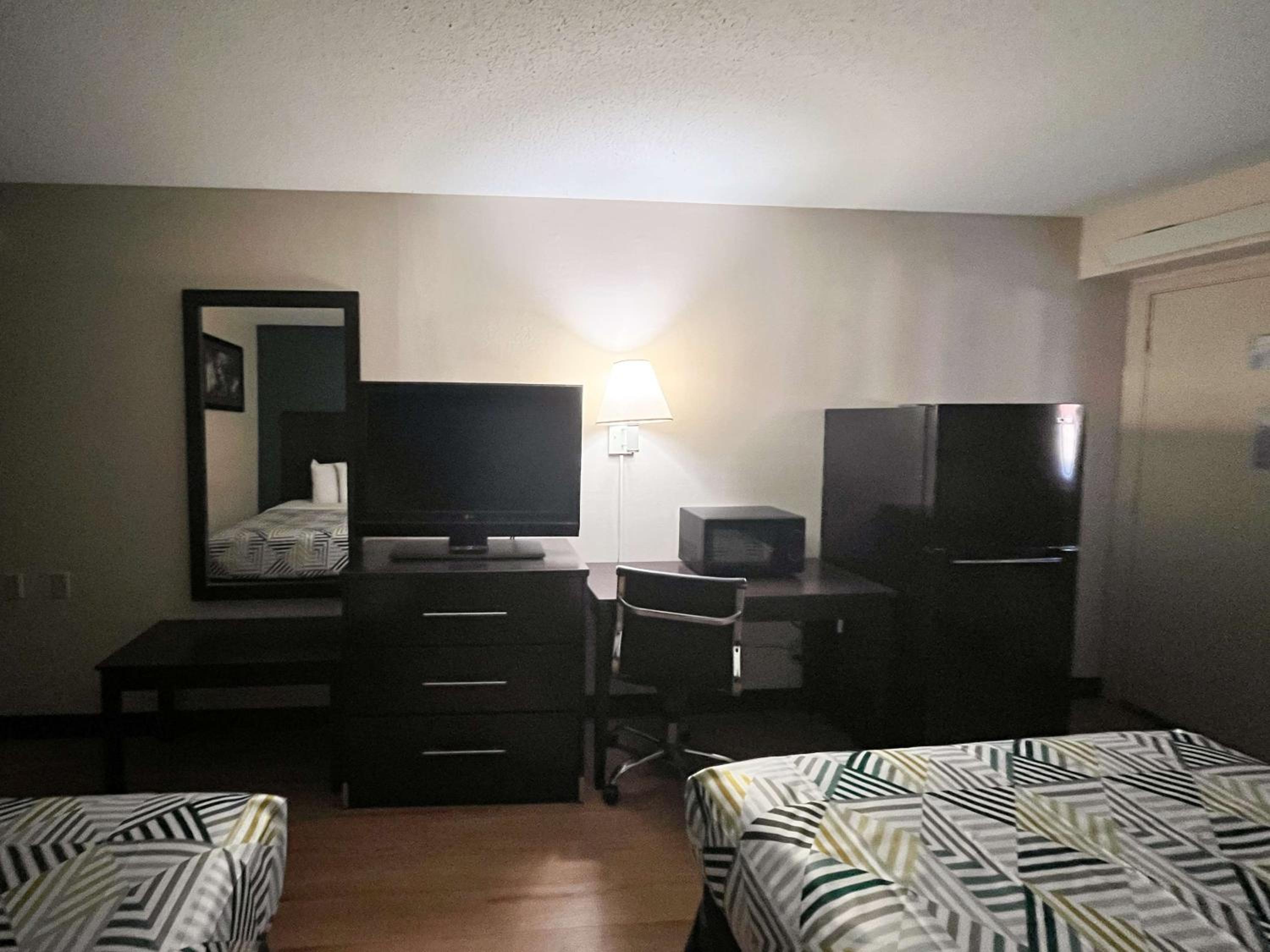 Studio 6 Suites Shreveport, LA Industrial Loop view 3