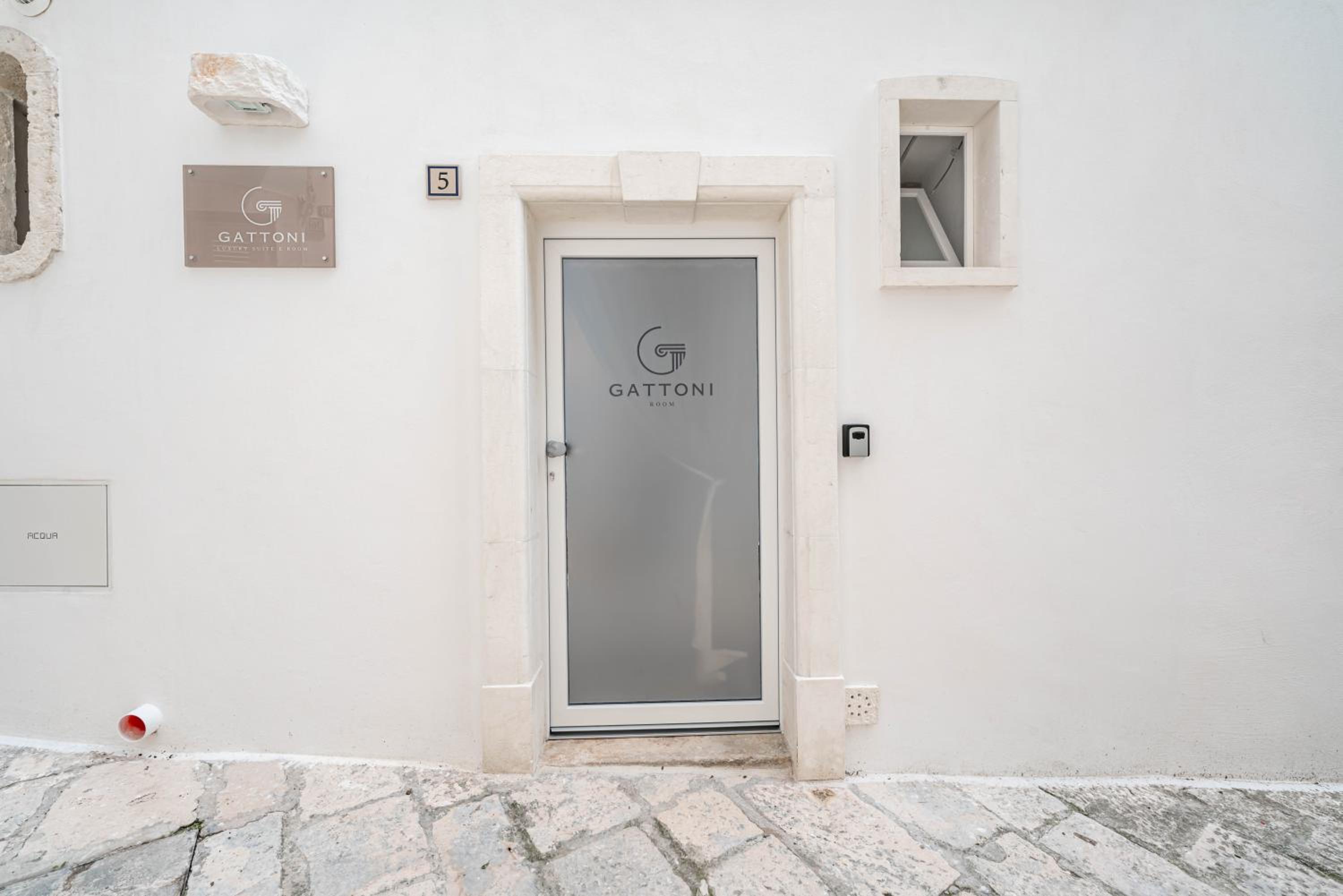 Gattoni Room by Rentbeat