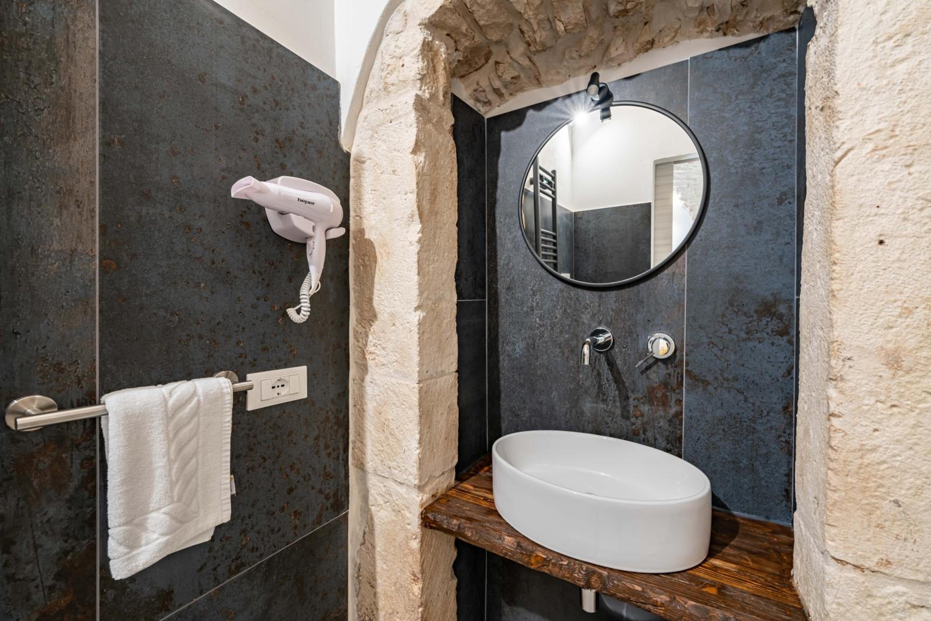 Gattoni Room by Rentbeat