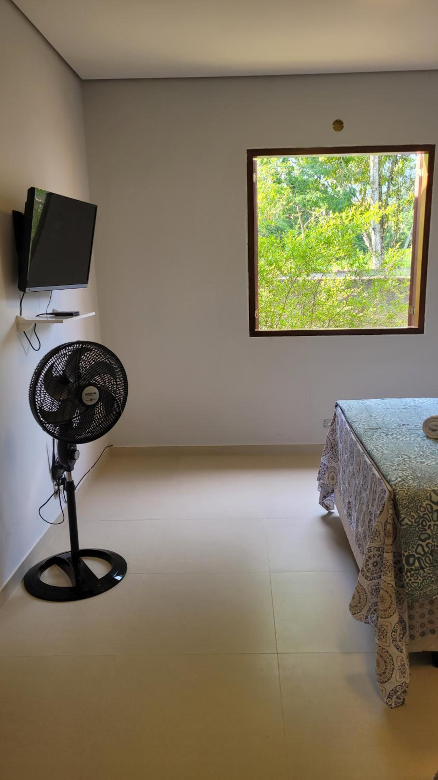 Casa com piscina e churrasqueira!