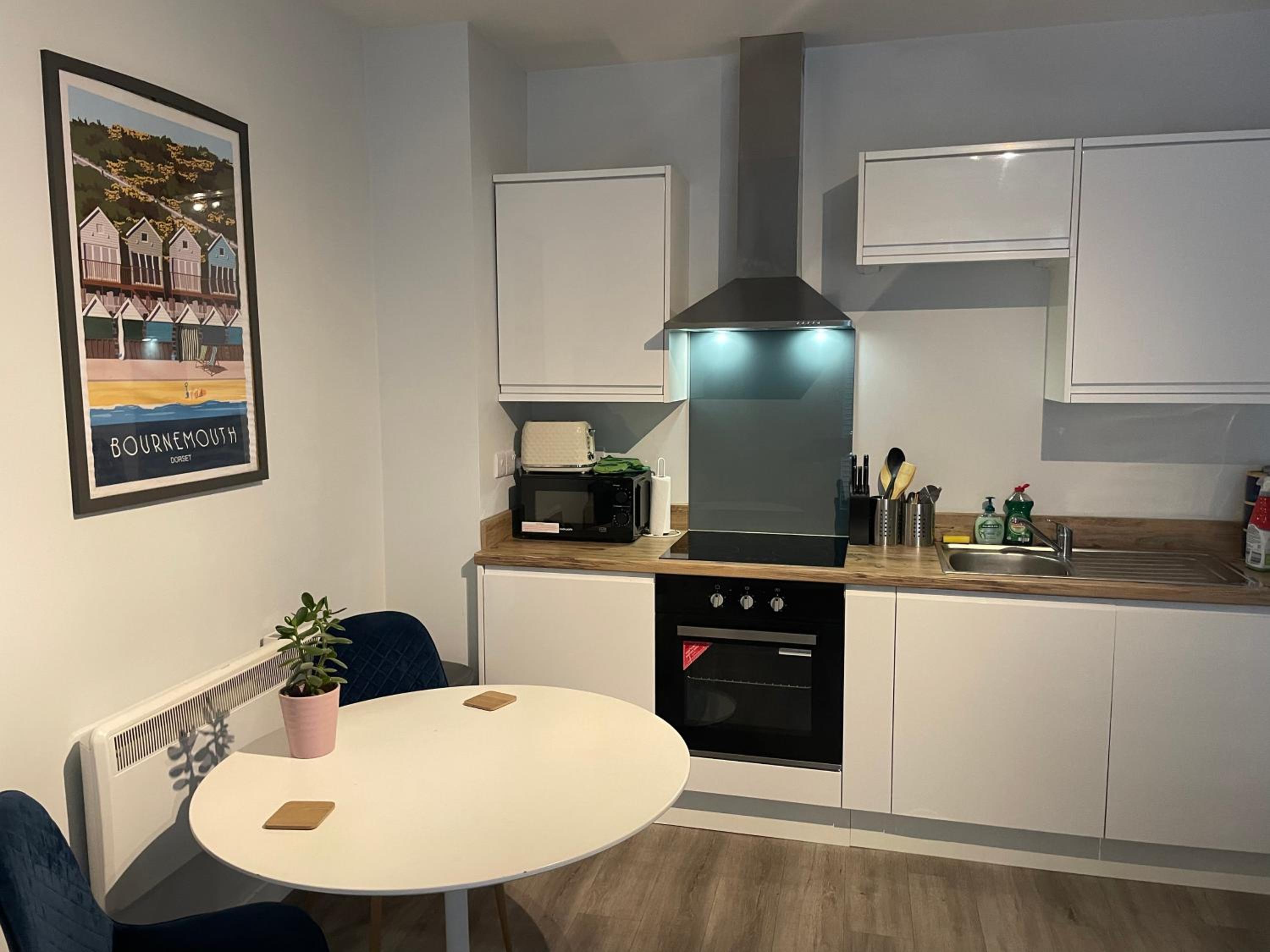Charming Studio Apartment in Bournemouth - Central Location - Walk to Town and Beaches view 3