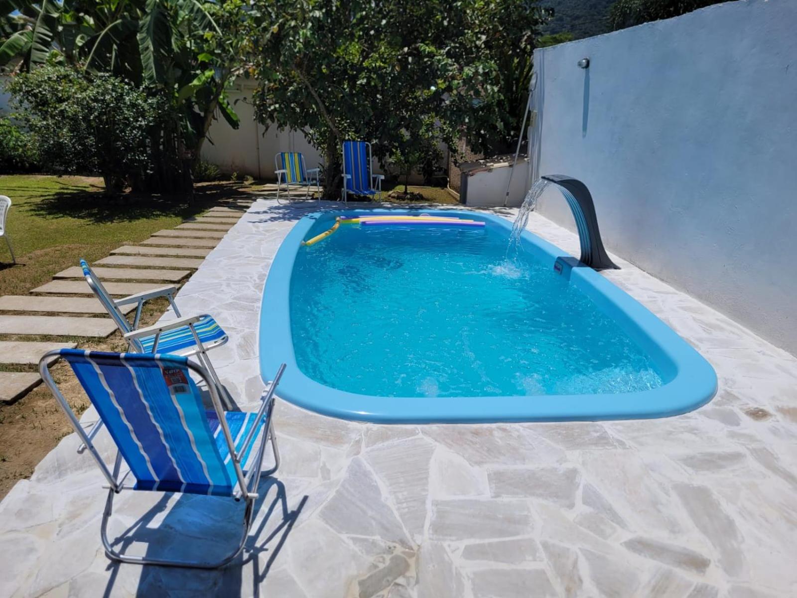 Casa com piscina e churrasqueira!