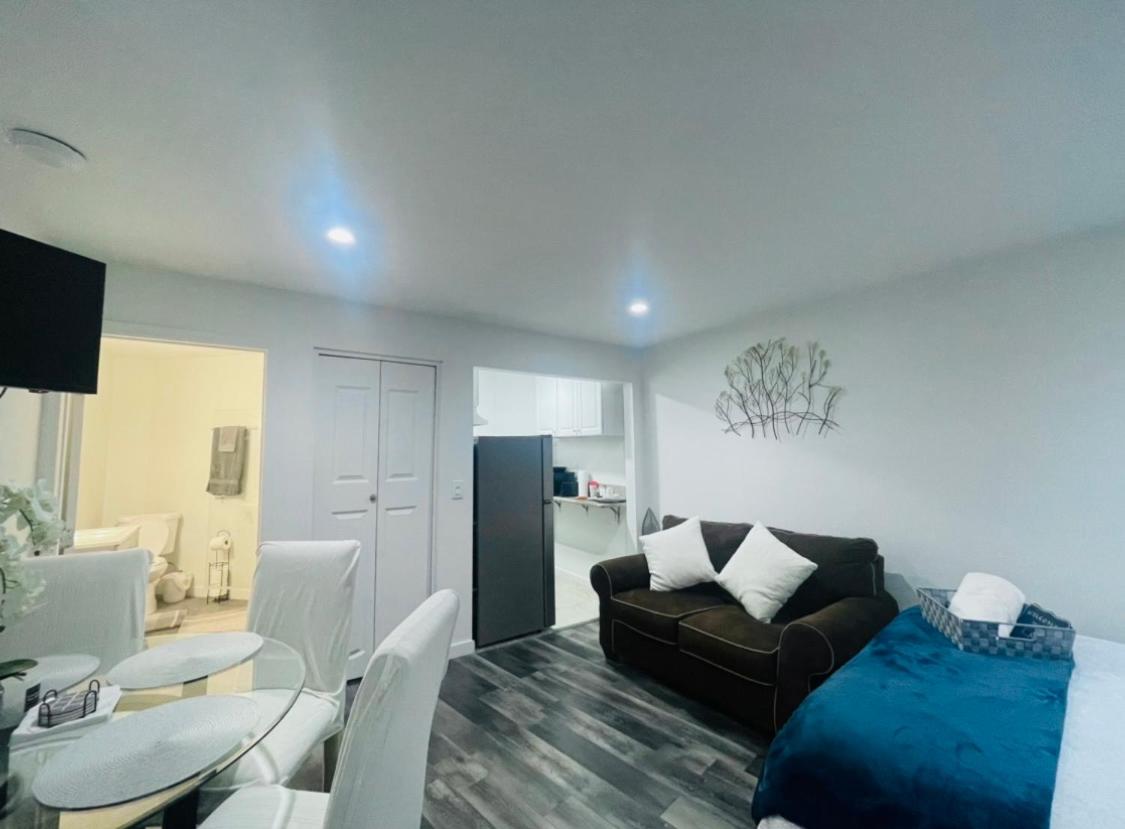 Los Angeles Vacations - Lovely Sherman Oaks Studio - Property Image 18