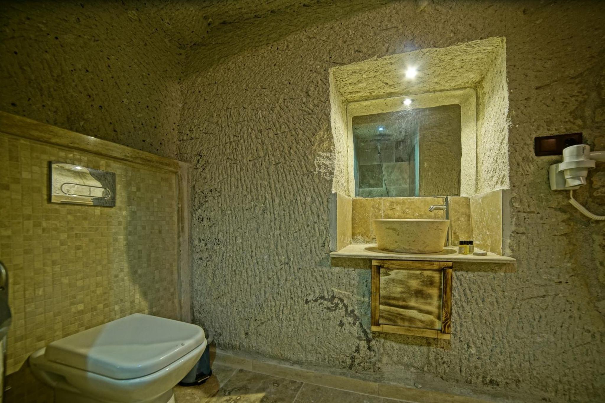 Zeus Cave Suites - Image 15