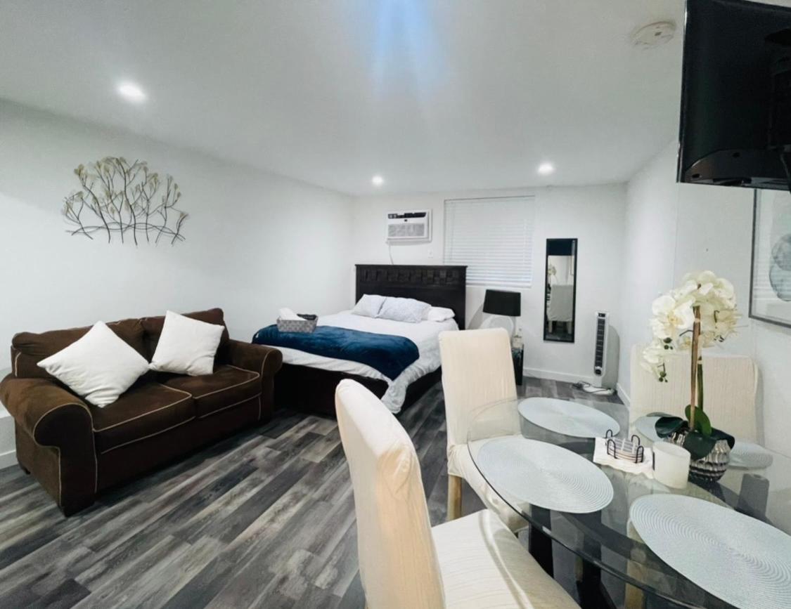 Los Angeles Vacations - Lovely Sherman Oaks Studio - Property Image 20