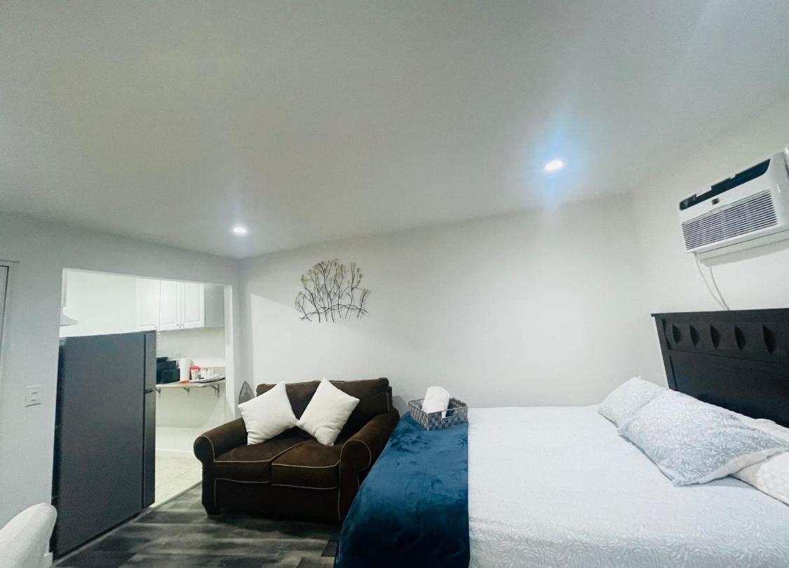 Los Angeles Vacations - Lovely Sherman Oaks Studio - Property Image 19