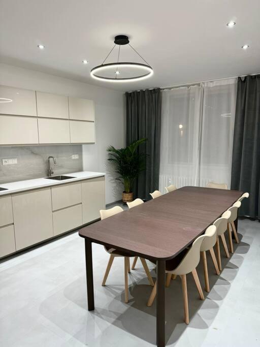 NEW Modern Large Apartment in New Town 3BDR