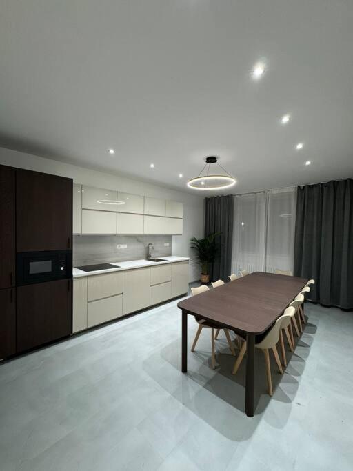 NEW Modern Large Apartment in New Town 3BDR
