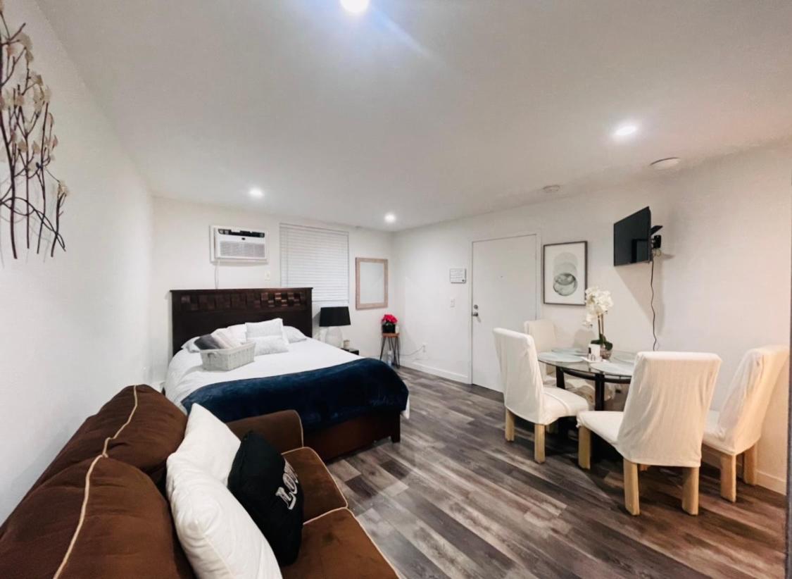 Los Angeles Vacations - Lovely Sherman Oaks Studio - Property Image 21