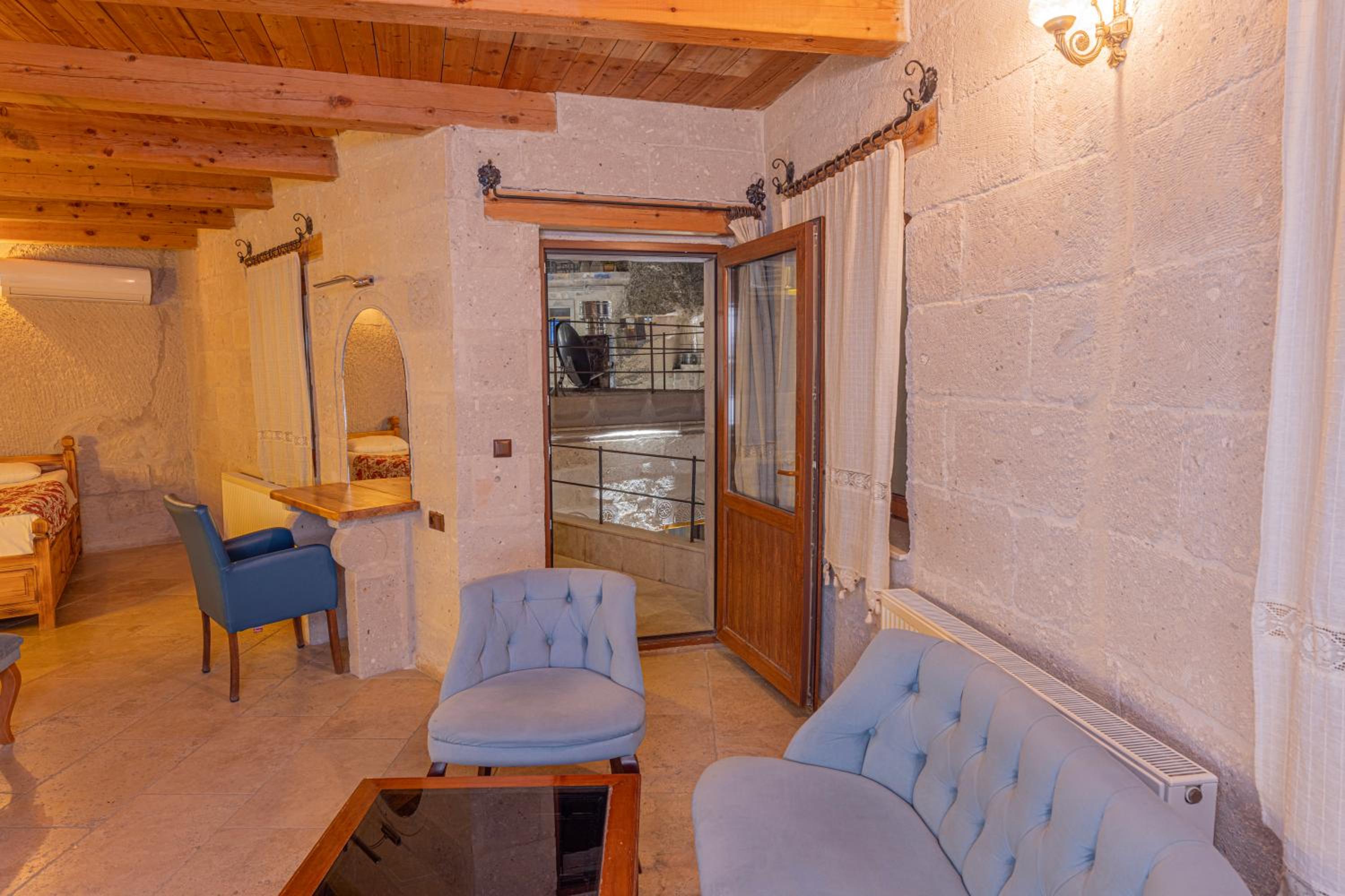 Zeus Cave Suites - Image 130