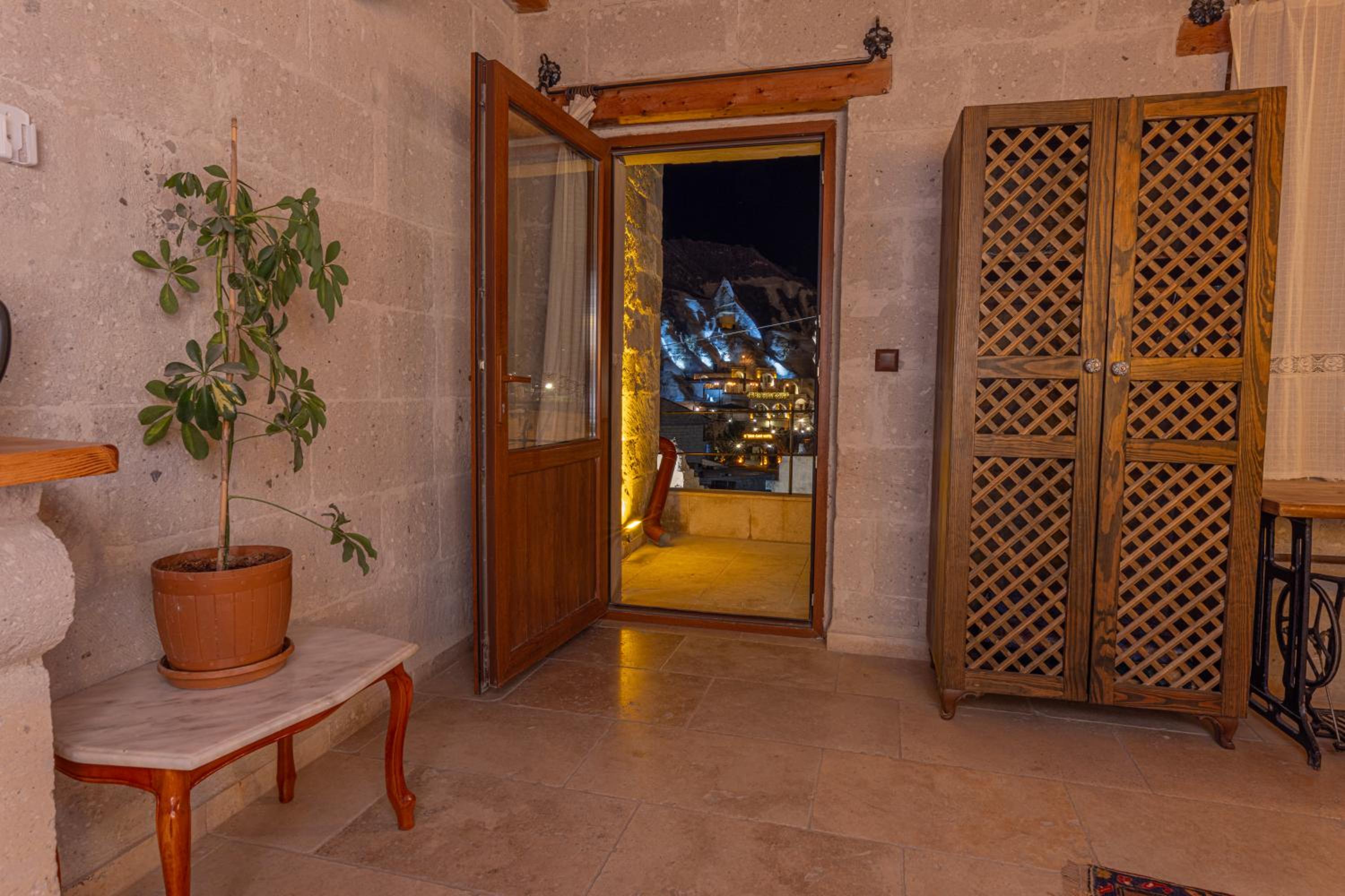 Zeus Cave Suites - Image 132